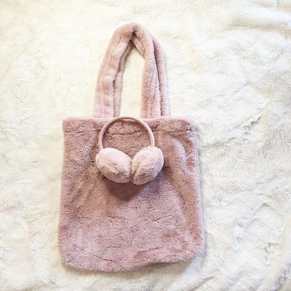 🔮 5/$25 Pink Faux Fur Tote With Matching Ear Muffs